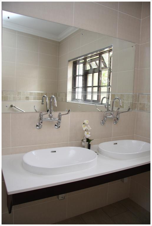 Be At Home Guesthouse Клерксдорп Номер фото